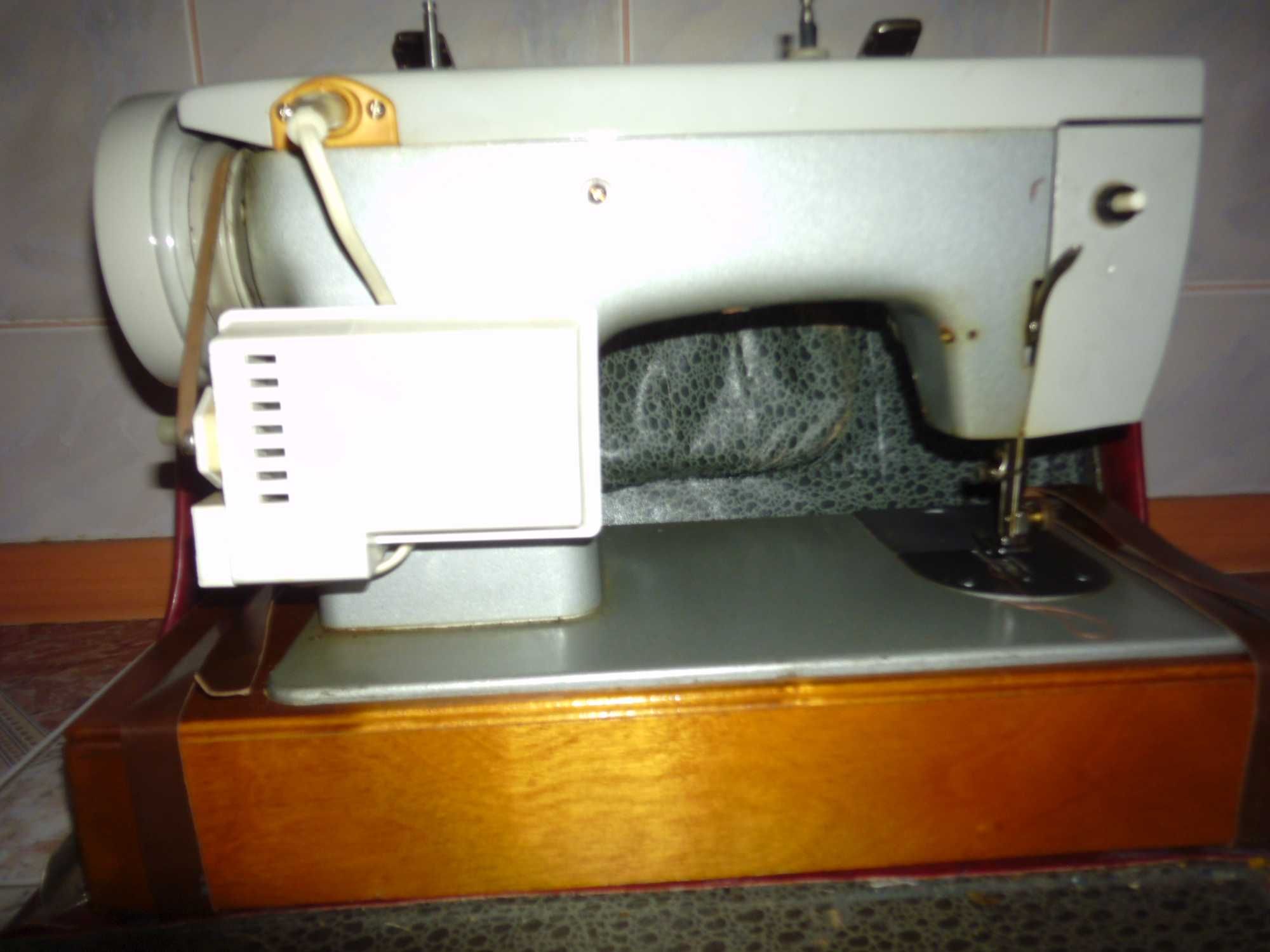 Швейная машина "Чайка III" электрическая многофункциональная