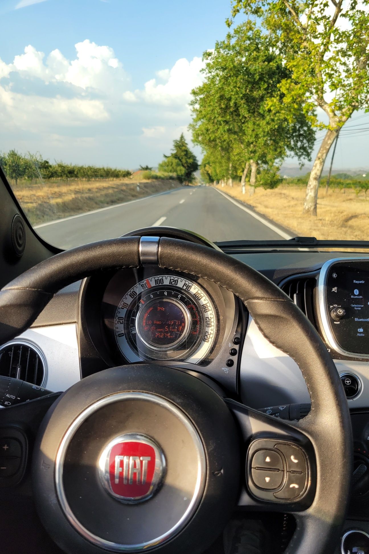 Fiat 500 Connect 1.0 Hybrid cinza pompei