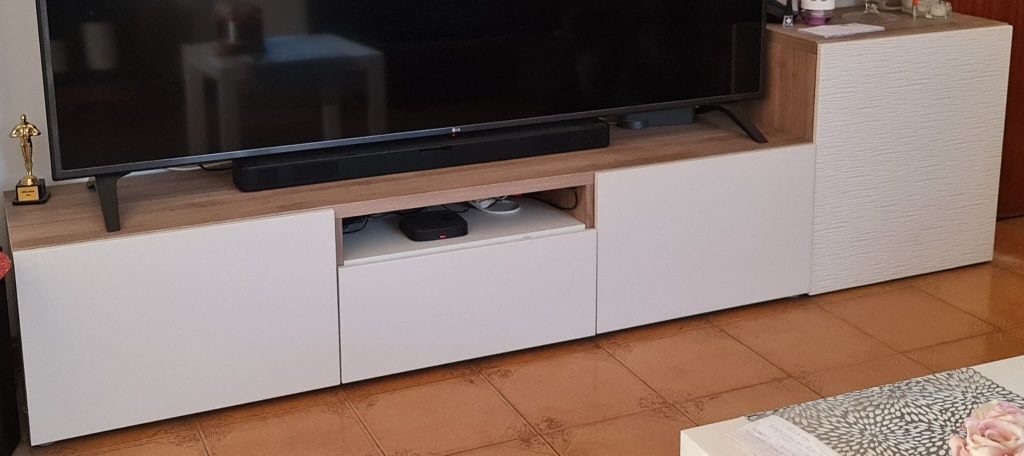 Móvel de sala e estantes