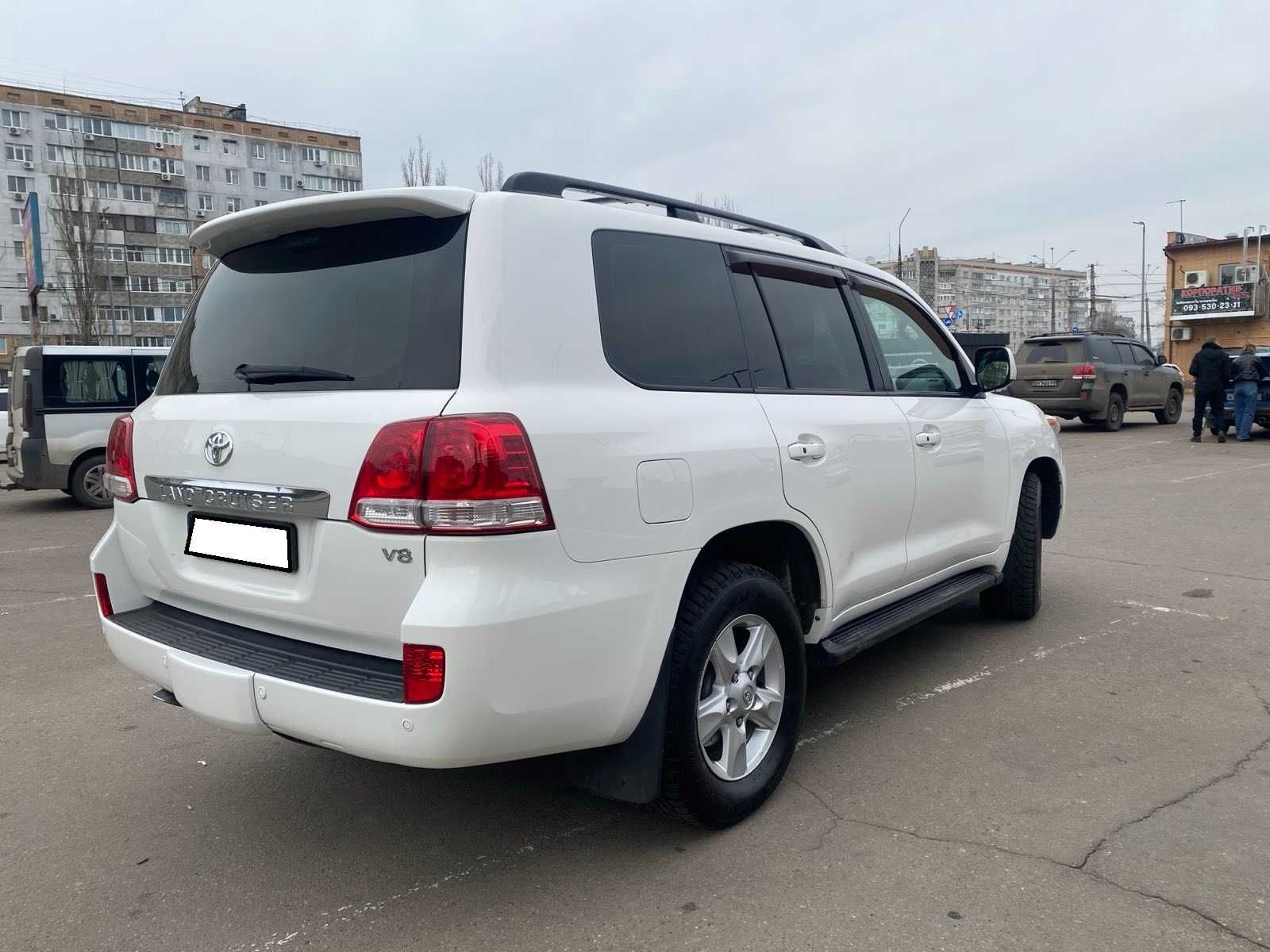 Toyota Land Cruiser 200 2008 року 5,7 л./бензин