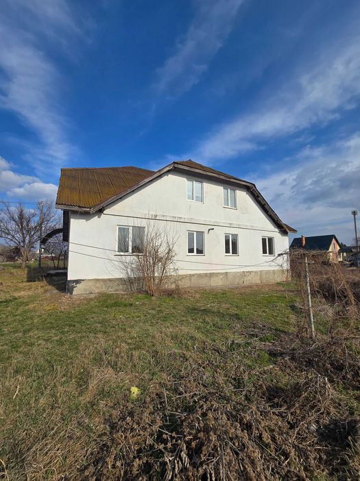 Продаж двокімнатної квартири в приватному будинку у Володарці
