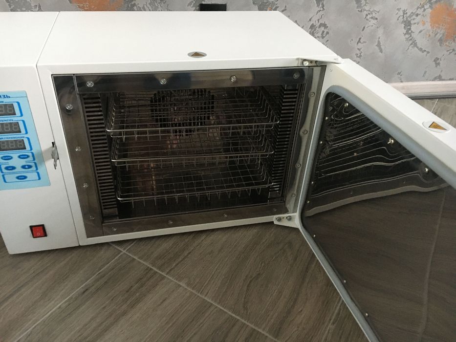 Сухожаровий шкаф.