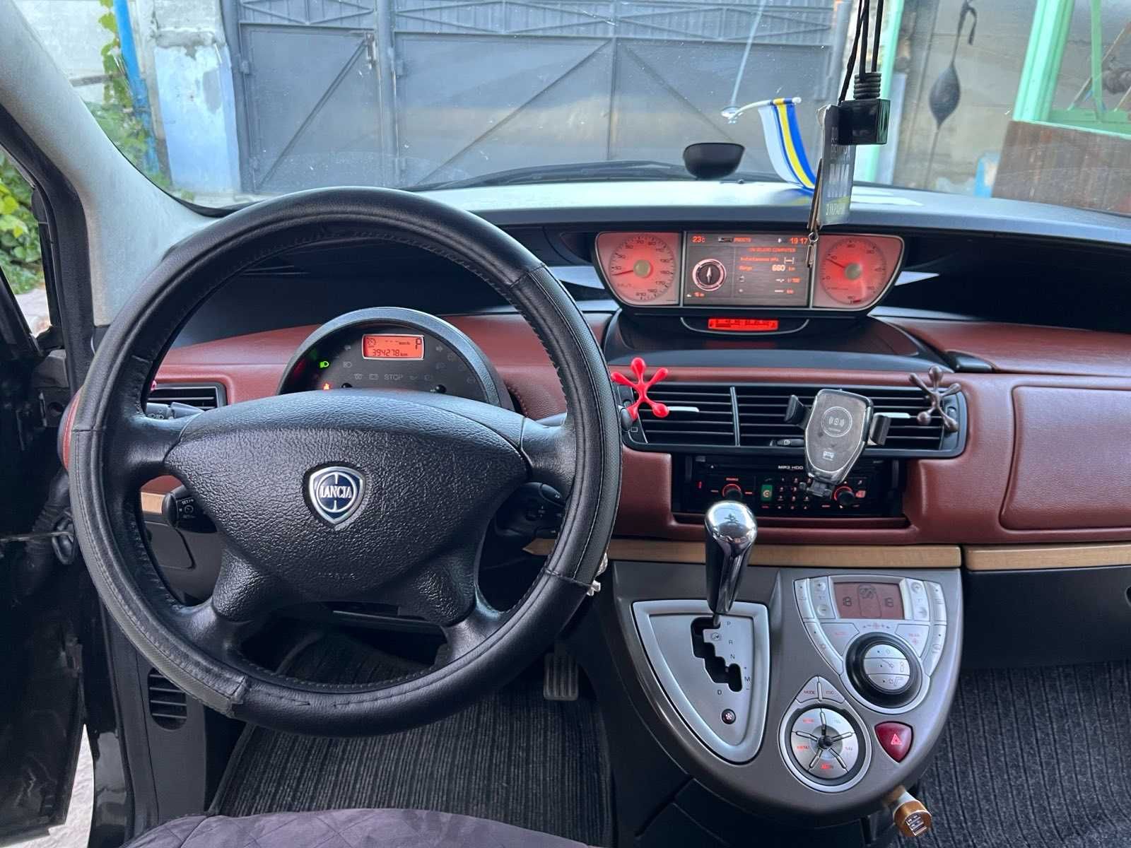 Автомобіль Лянча федра