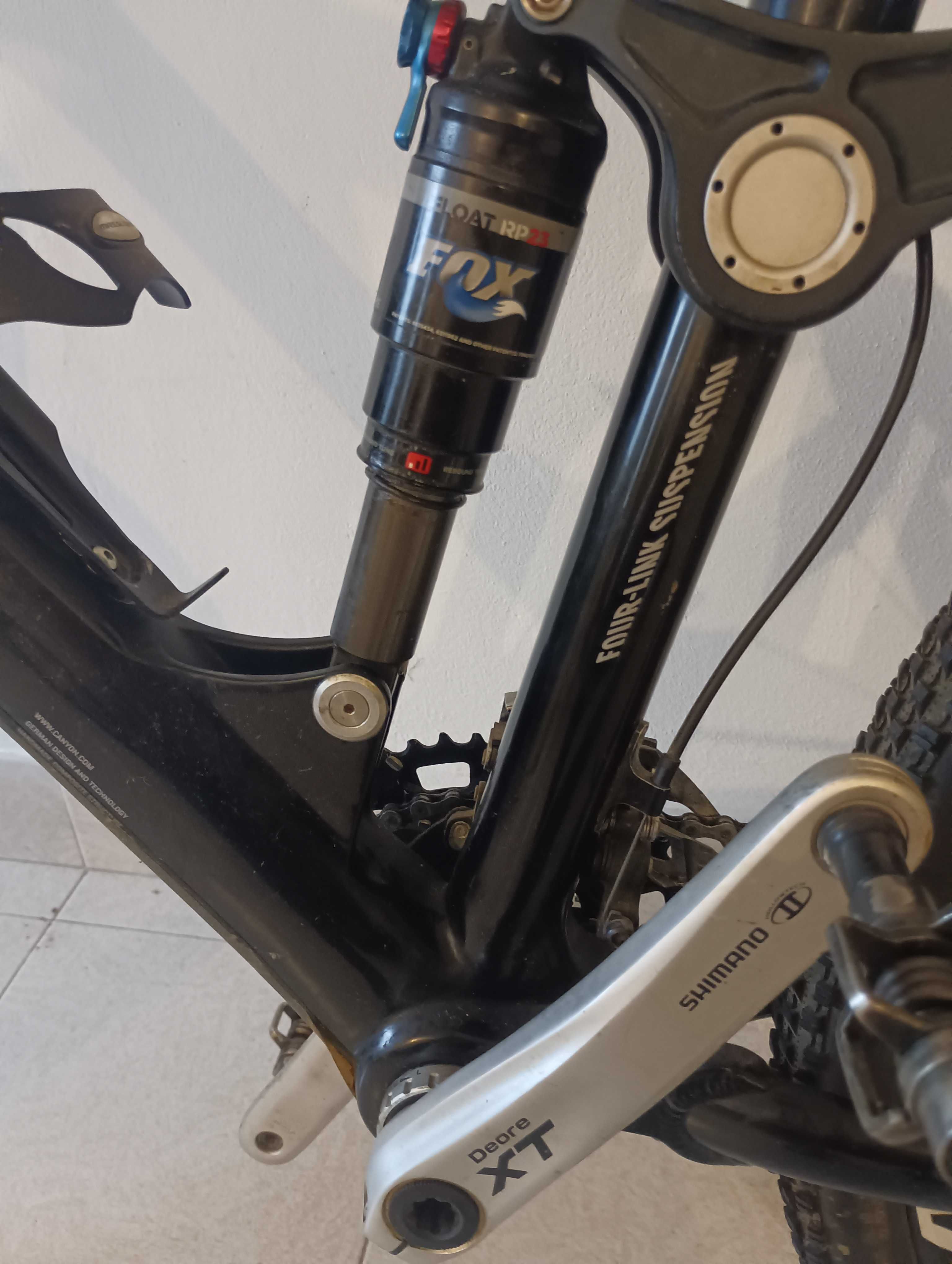 Bicicleta BTT CANYON em fibra de carbono