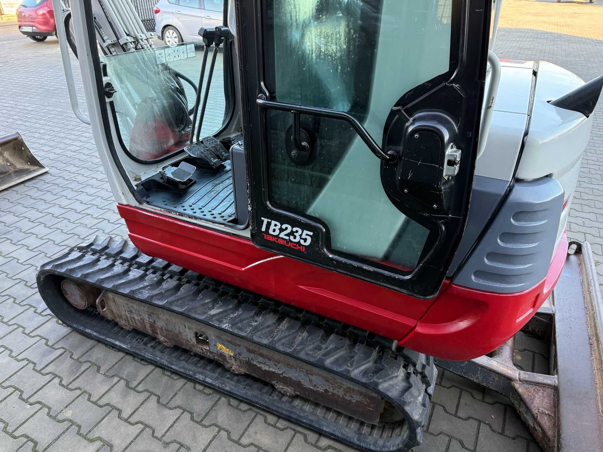 Wynajem koparki Takeuchi TB235 z operatorem lub bez!
