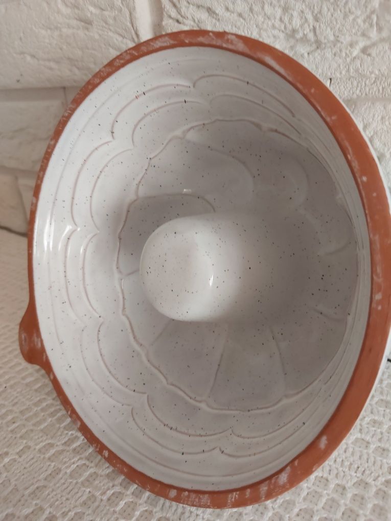Ceramiczna forma do babki.