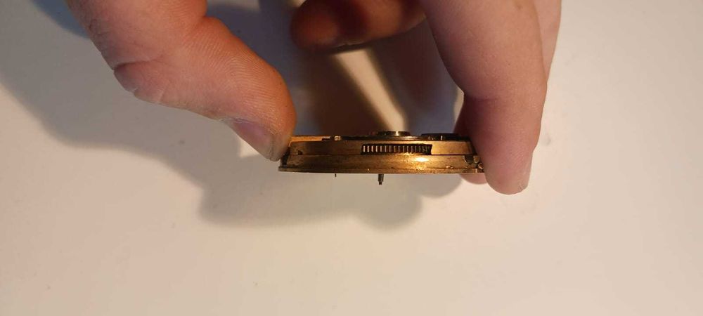 Mechanizm zegarka kieszonkowego gruby