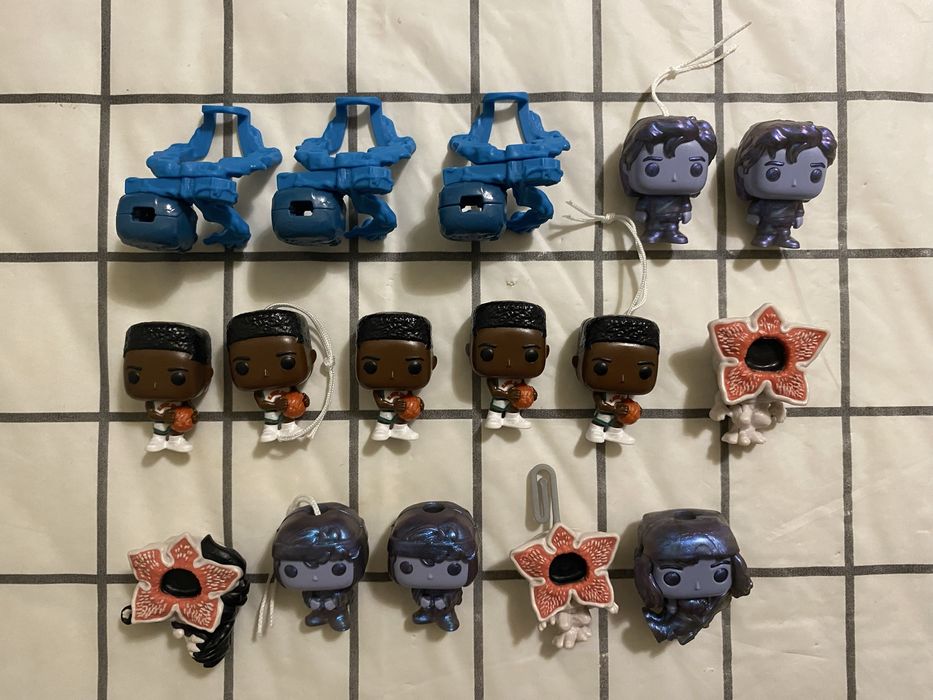 Продам фигурки Kinder Joy «Очень странные дела»