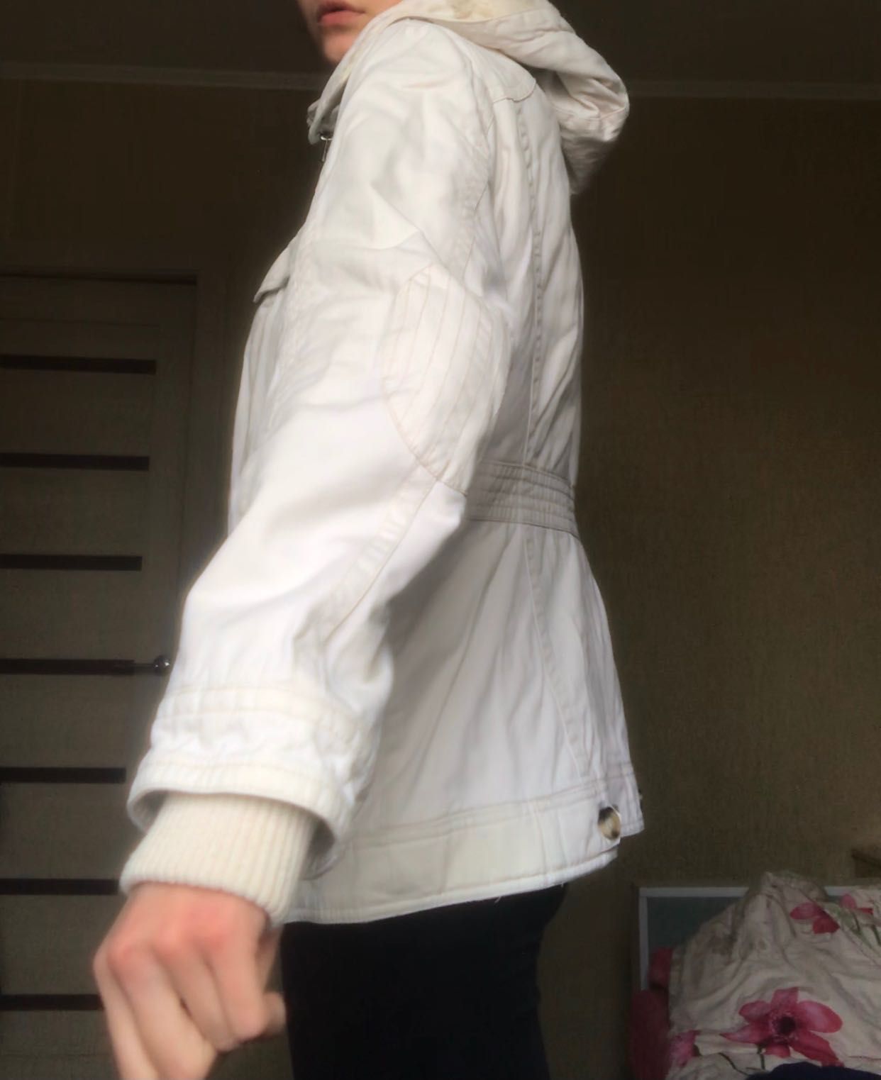 Белая куртка на осень-весну