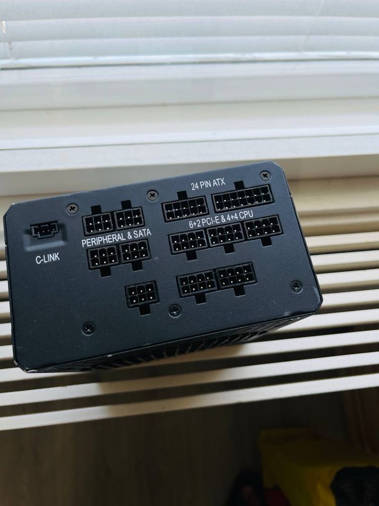 Блок живлення Corsair RM850w.