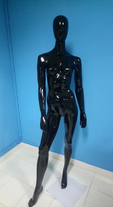 Manequim de Exposição Feminino ( Cor Preto ) Excelente para Decoração.