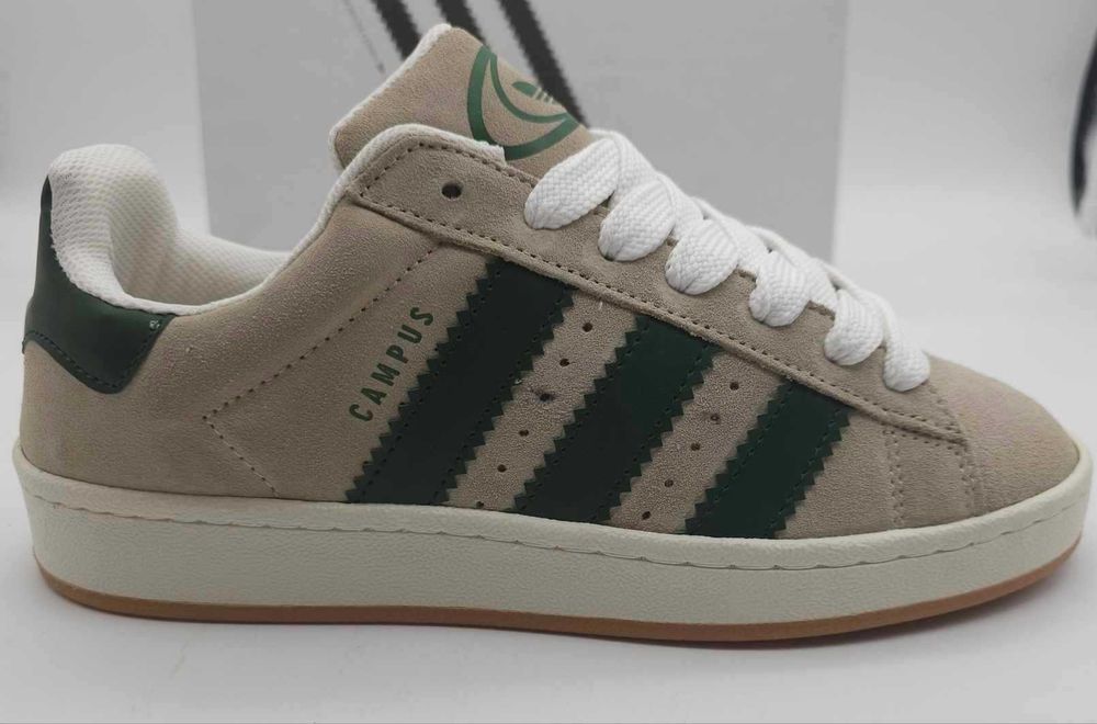 Sapatilhas em camurça modelo Campus bege