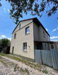 У продажу частина 2/х поверхового будинку з окремим двором