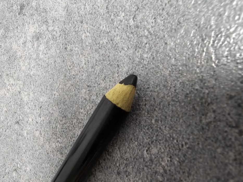 Czarna kredka do oczu i brwi Ruby Rose