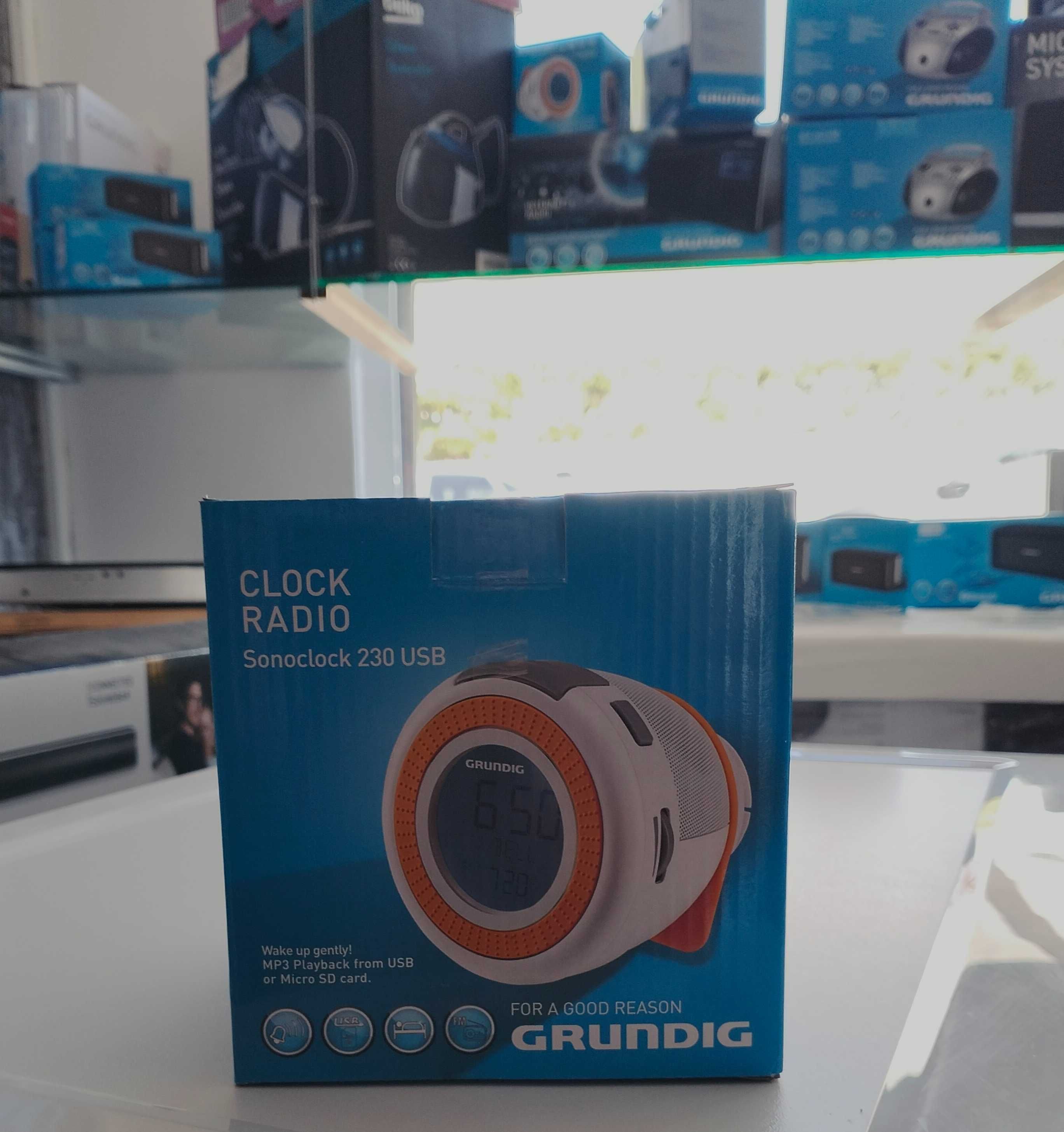 Radio GRUNDIG com despertador