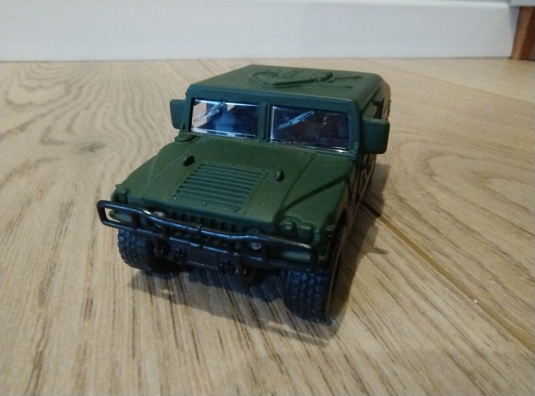 Humvee pojazd wojskowy, model 1:40