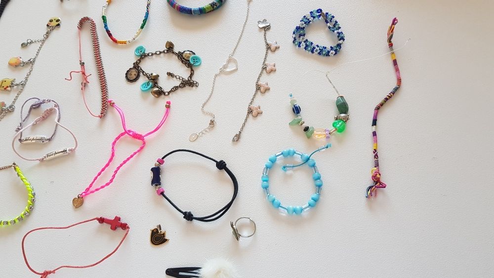 Pulseiras variadas como novas 1€ cada