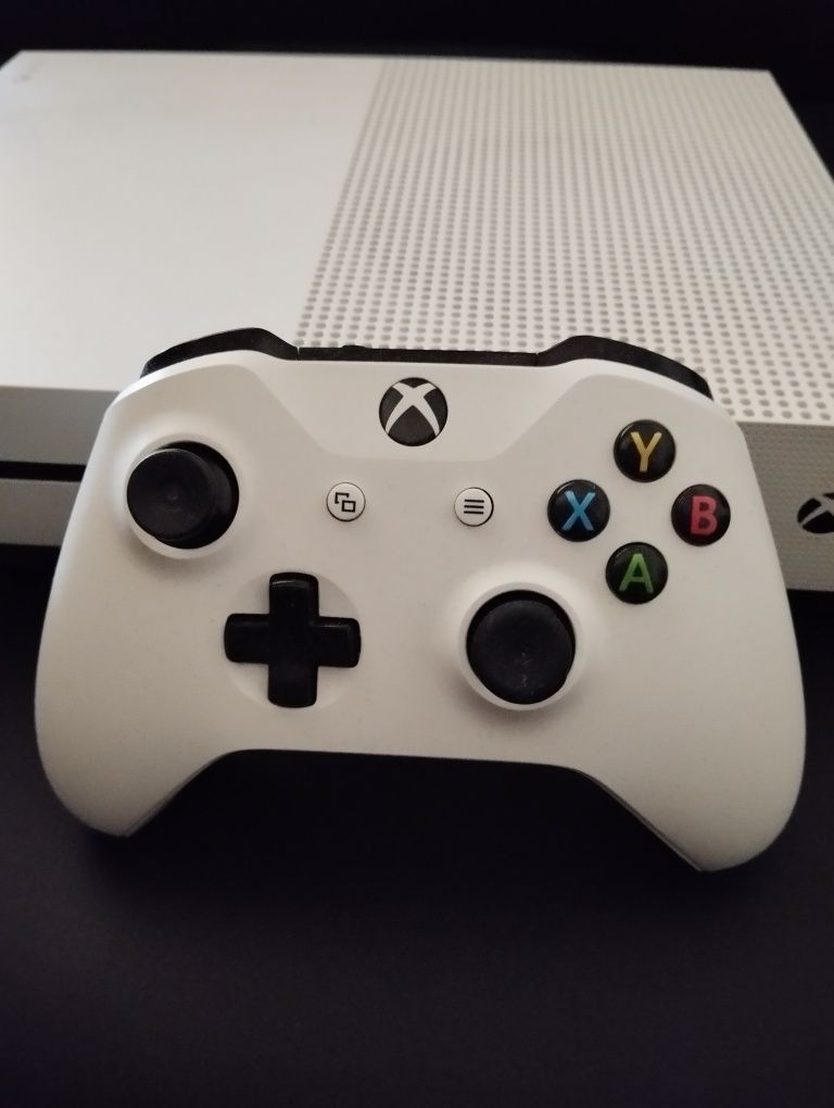 Vendo Xbox One S 1 TB