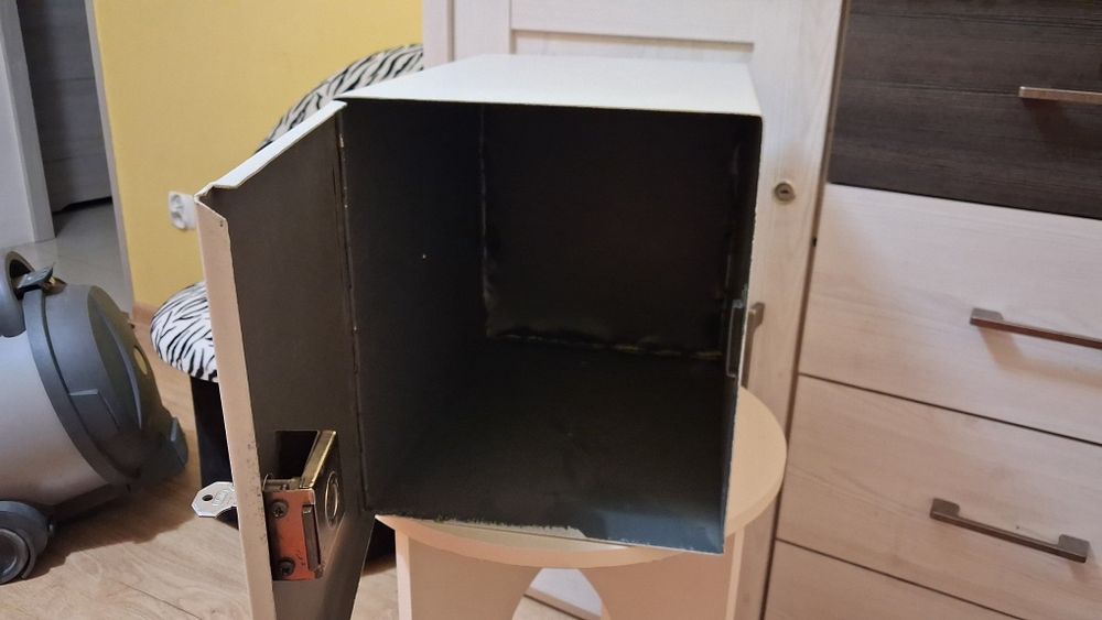 Skrzynia metalowa zamykana sejf