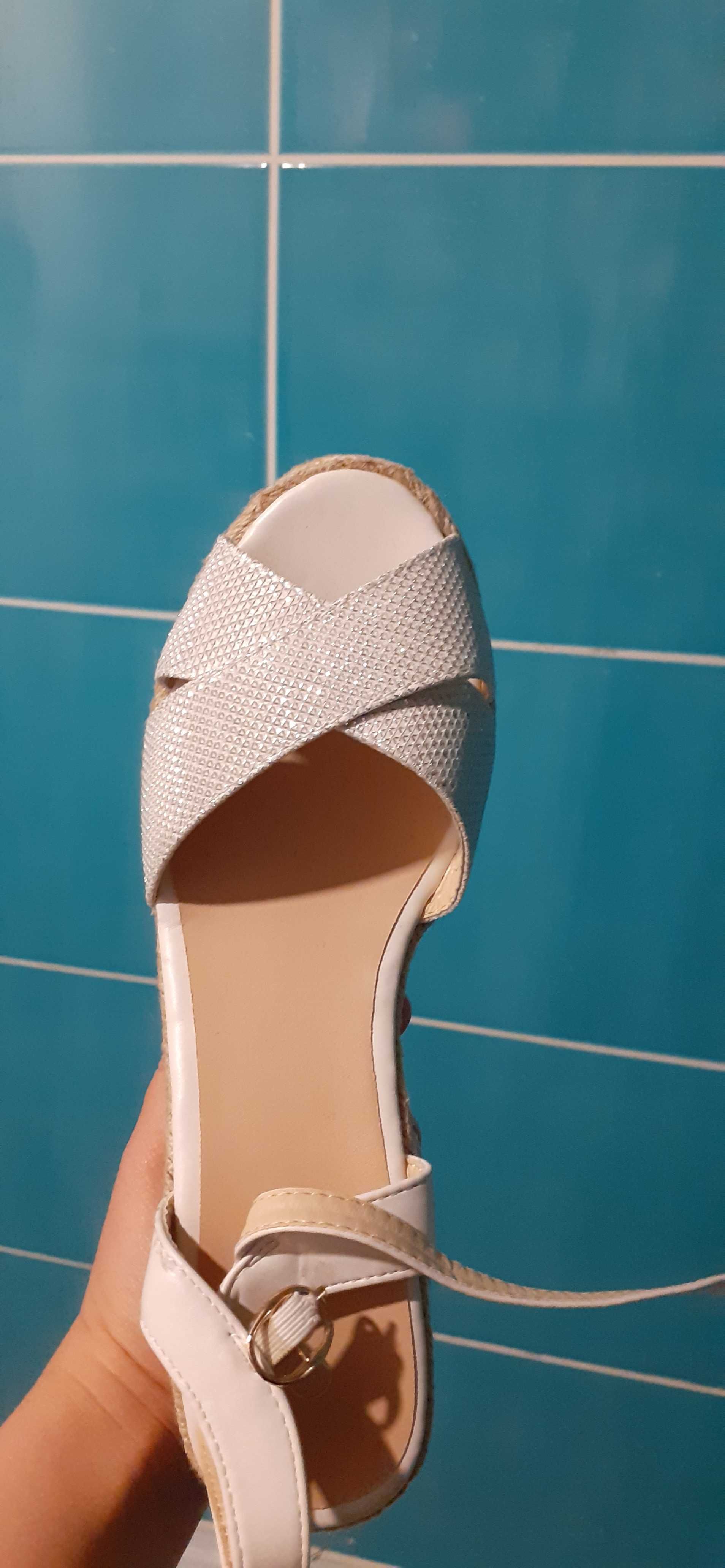 Buty sandały r. 38 białe srebrne