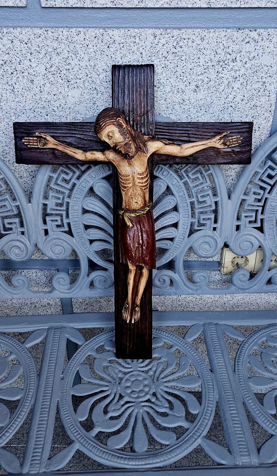 Cristo na cruz em madeira e marfim 60x45cm