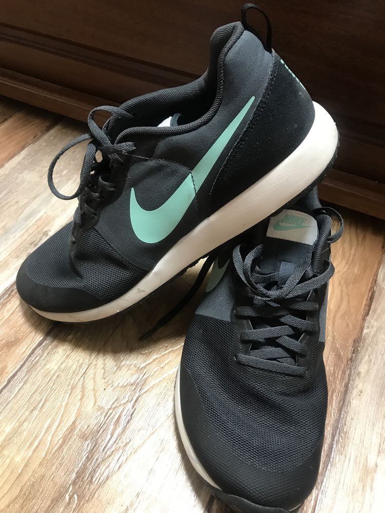Nike мужские фирменные оригинальные кроссовки 44 размера