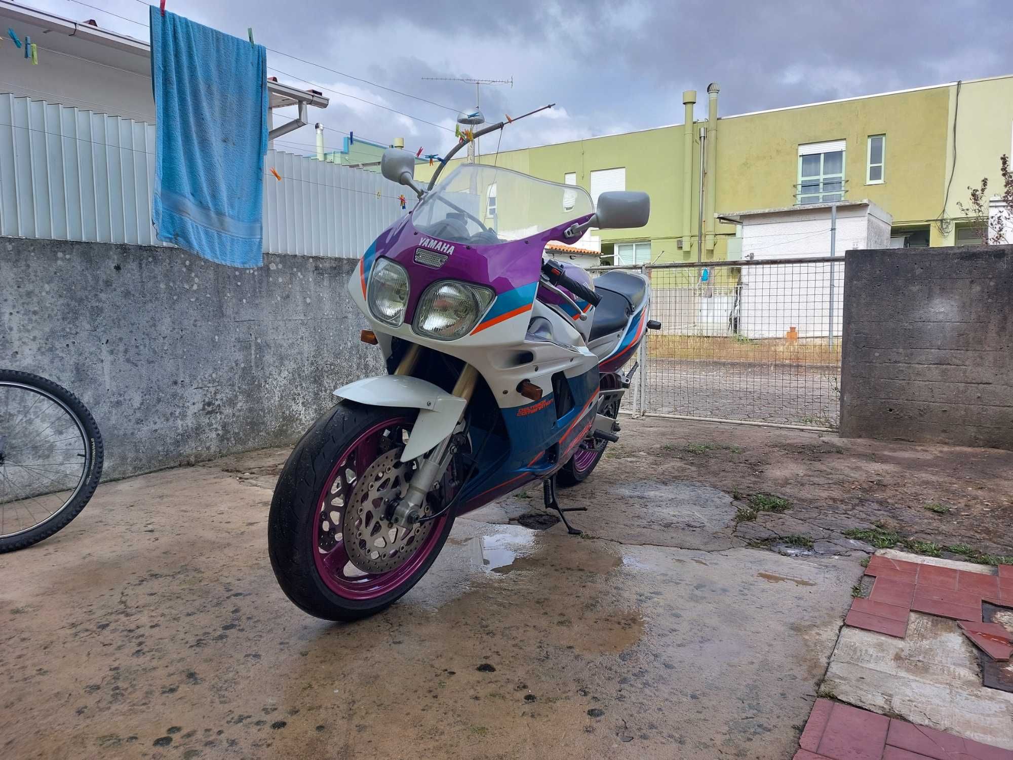 Clássica  .yamaha  fzr .mota de pista