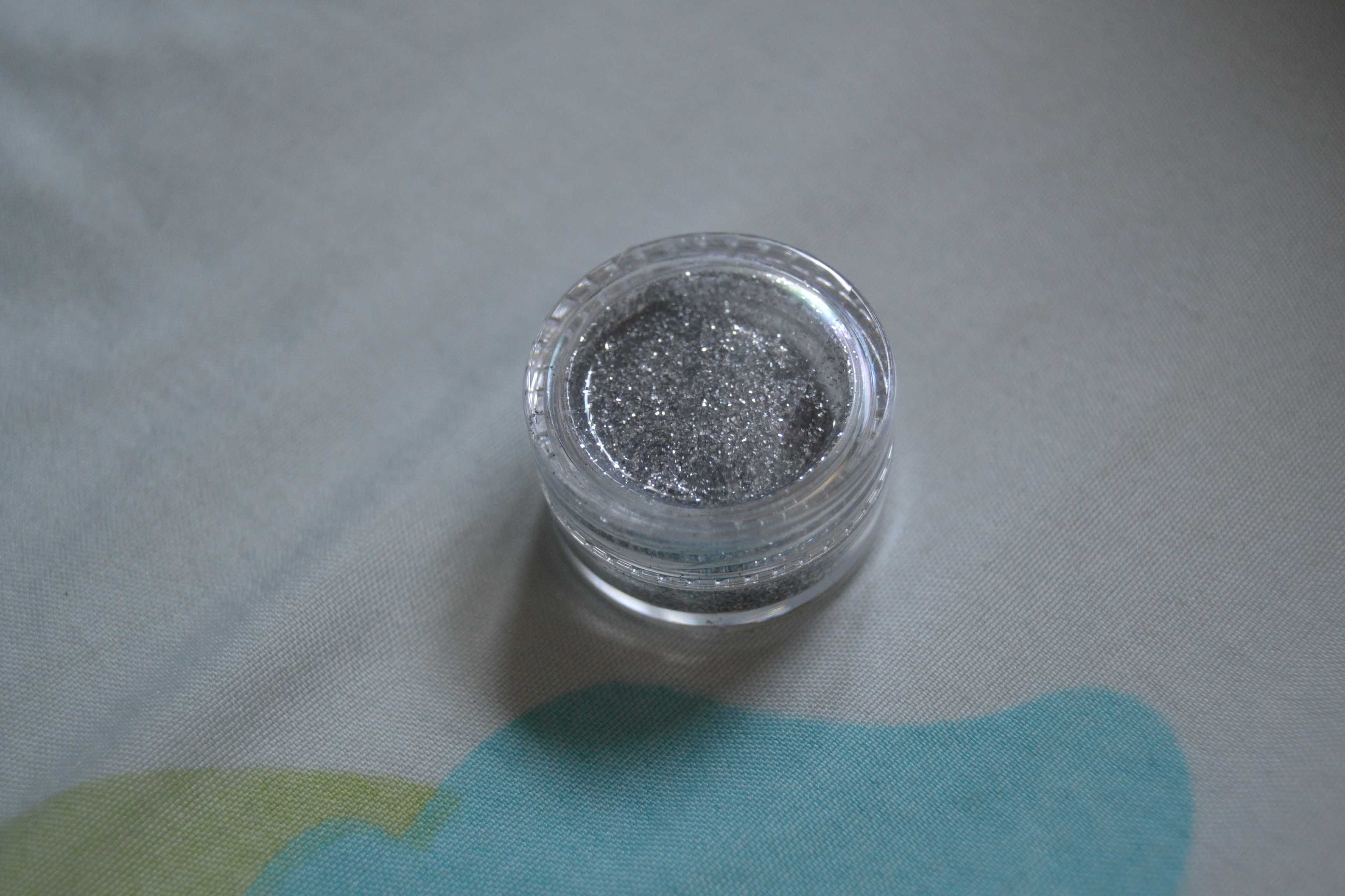 Srebrny brokat Miss Sporty Glitter Dust sypki Nowy
