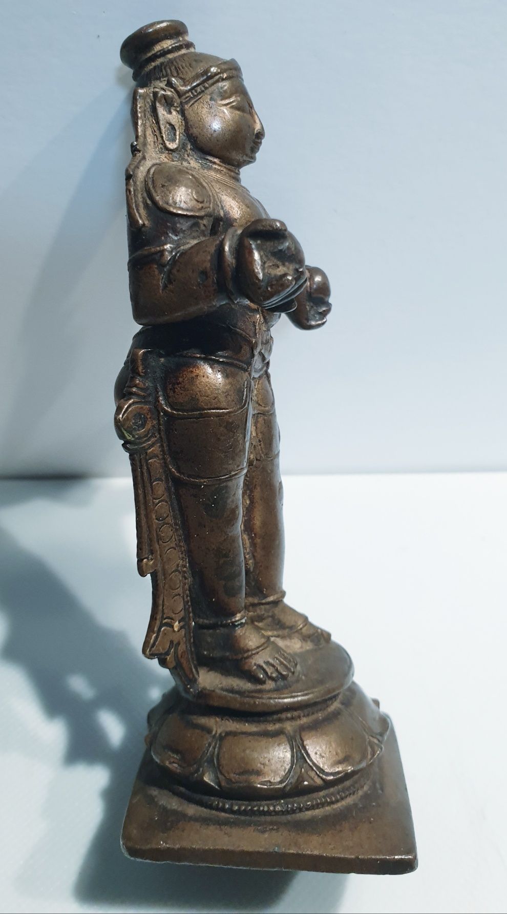 Maravilhosa antiga escultura de Deusa Indiana em bronze
