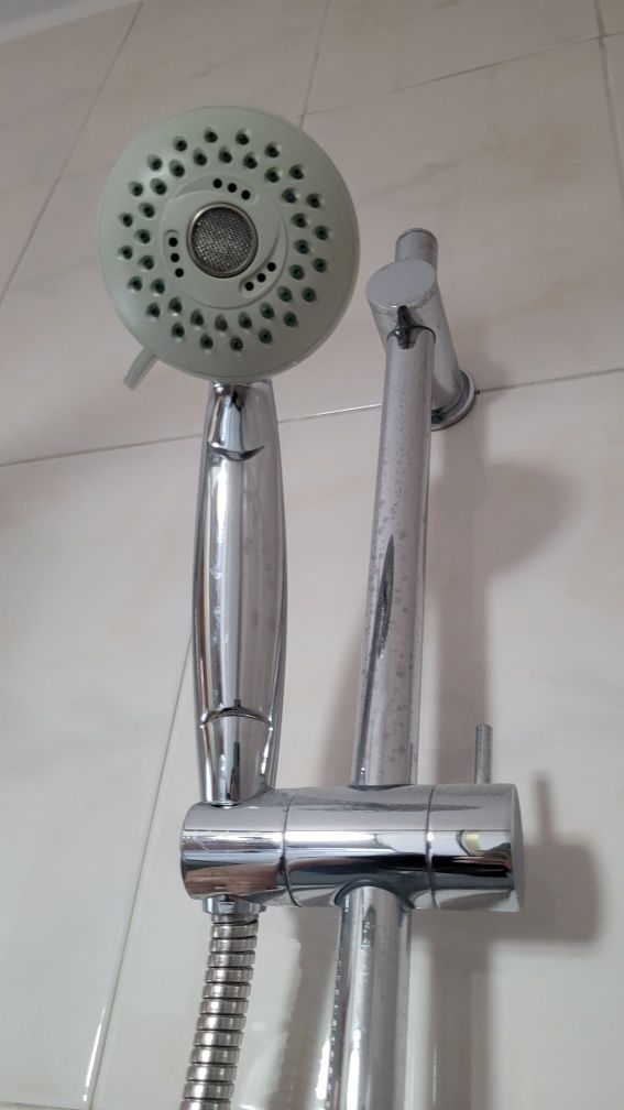 Cabine duche com torneira