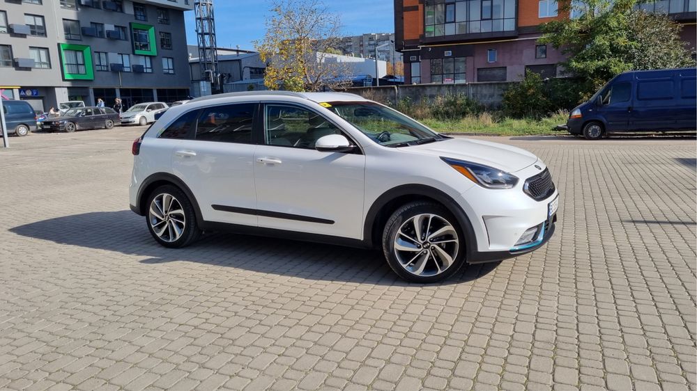 Пасажирські перевезення таксі трансфер KIA Niro EV  2022 рік