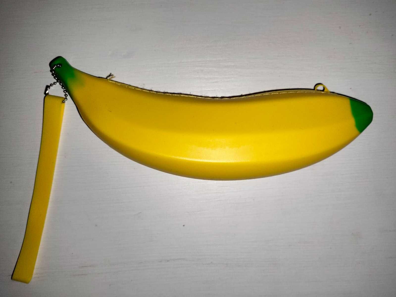 Пенал банан новий
