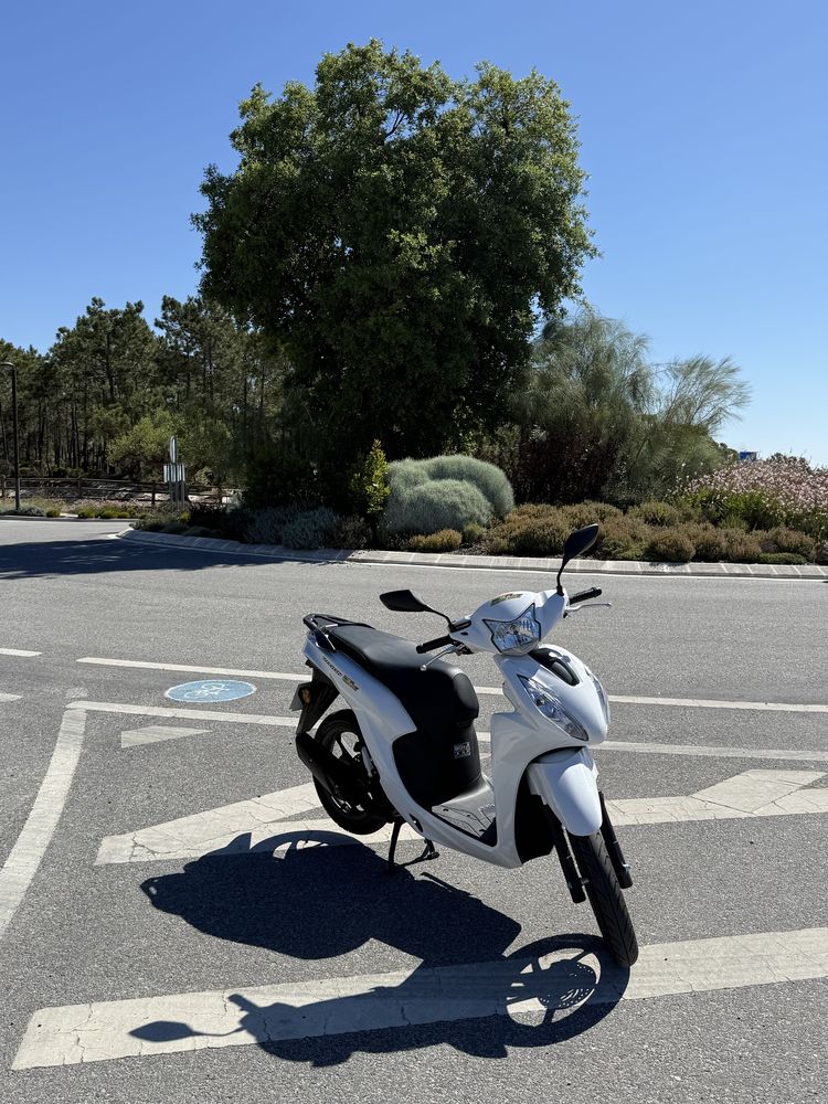 Aluguer Scooter Vision 110 mensal