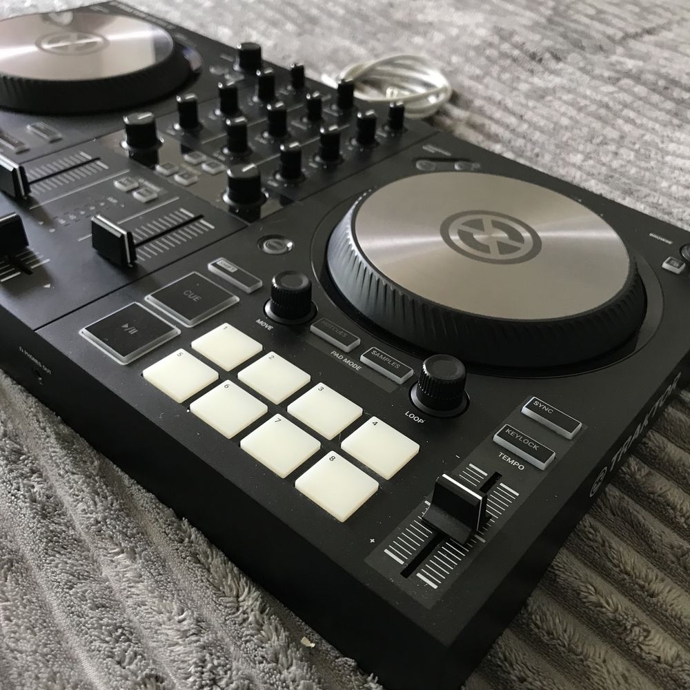 Контроллер Traktor Kontrol S2 MK3