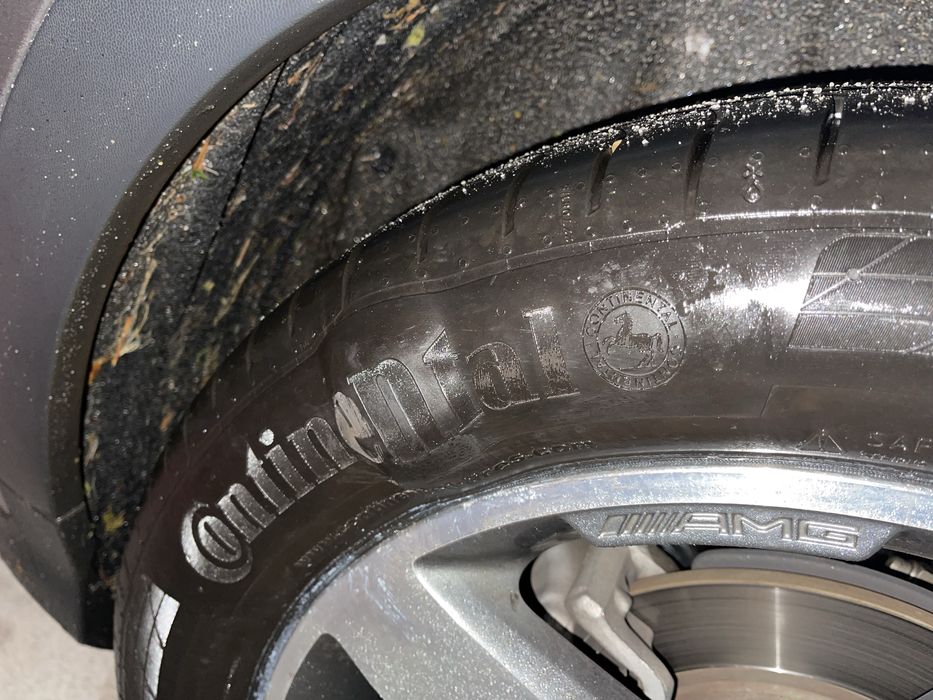 Vendo pneu Continental 235/50 R18