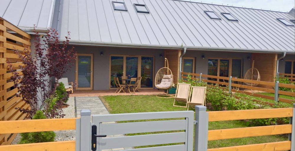 Pod Lasem- nowoczesne 6-osobowe apartamenty na wynajem w Łukęcinie