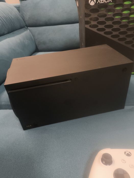 Sprzedam X box serie x 1 TB