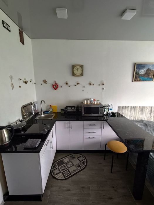 Подобово від власника студія.