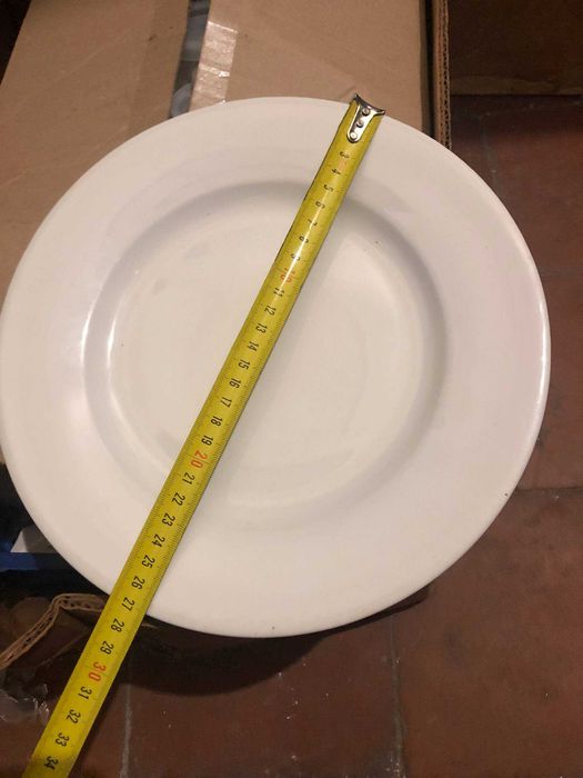 Продаж посуд, є багато позицій та кільксть