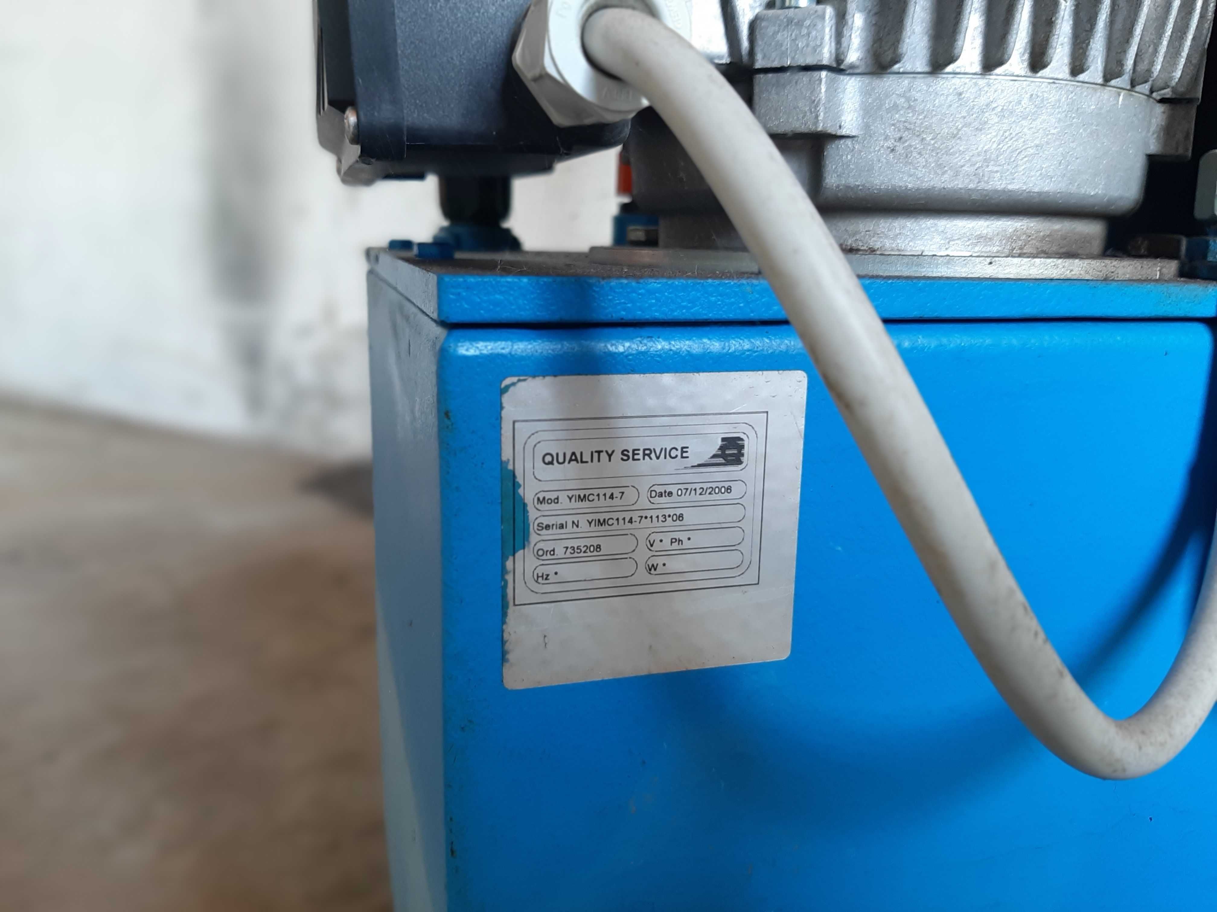 Prasa hydrauliczna 3000kN CyberTronic, laboratoryjna