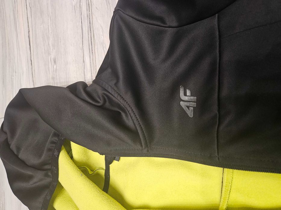 4F chłopięca kurtka softshell czarna r.164cm