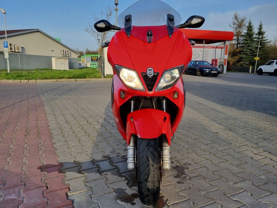Maxi skuter Gilera Nexus 500