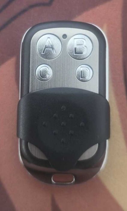 Comando Universal 4 Canais 433MHz para Portões de Garagem