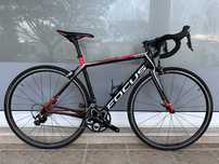 Bicicleta de estrada em Carbono