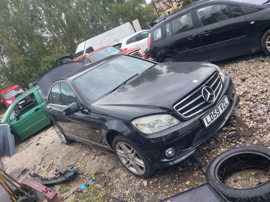 Posiadam czesci mercedes c-klasa w204 2.2cdi 2009r kolor c197