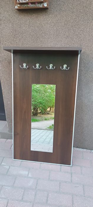 Wieszak na ubrania na korytarz