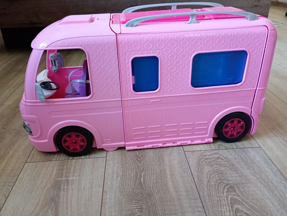 Kamper Barbie - super stan