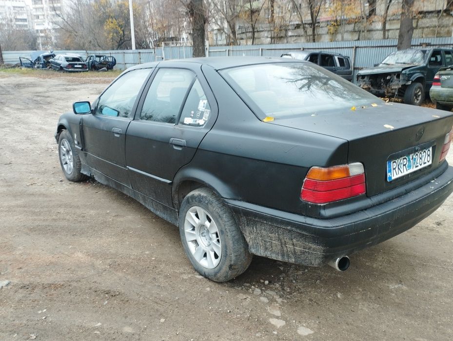 Продам BMW E36 на полном ходу сел и поехал