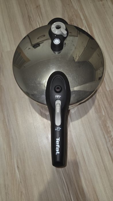 Szybkowar Tefal Clipso One.