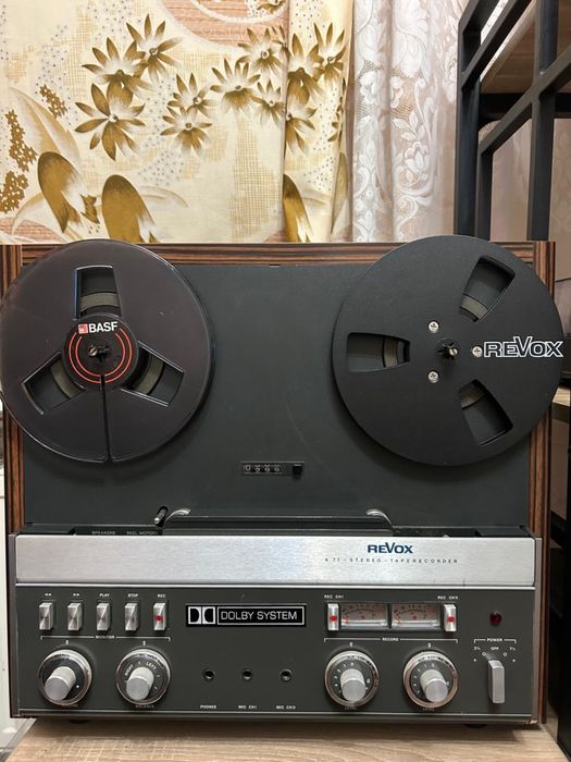 Катушечный магнитофон REVOX A-77